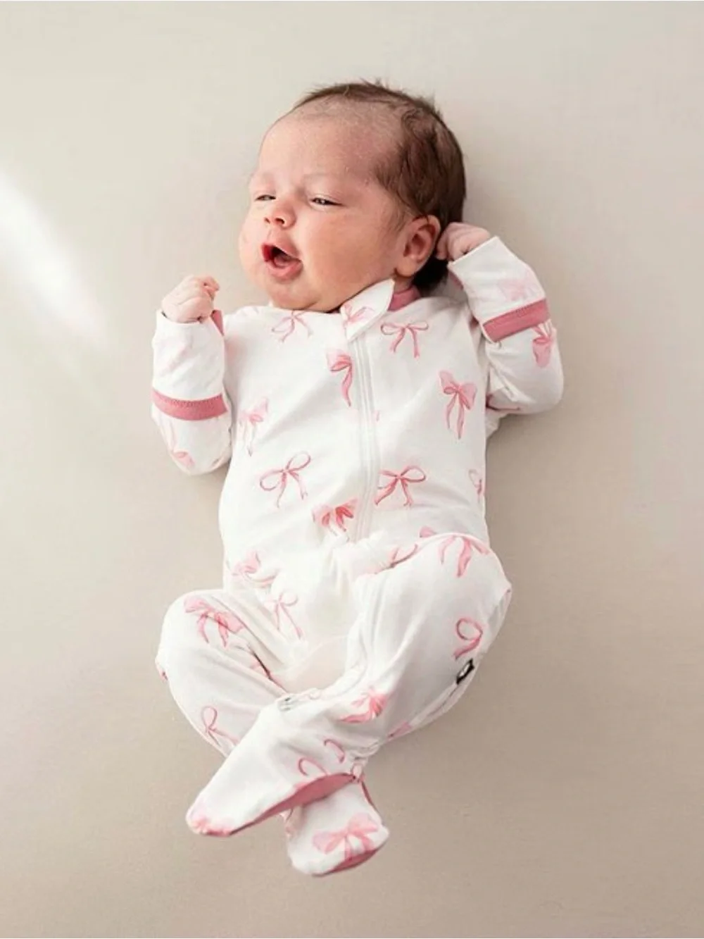 Kyte BABY Baby Girls Bamboo Bow Print Zip Front Footie Size 6-12 months